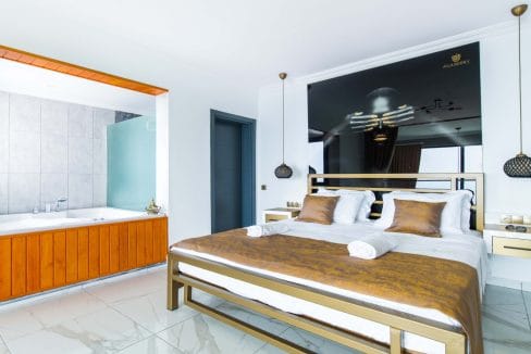 Villa Mulberry 1.10.