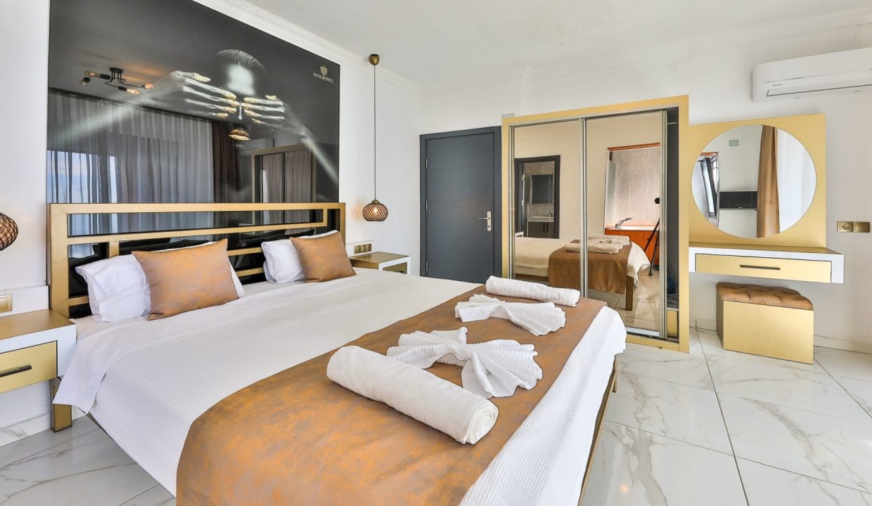 Villa Mulberry 5.10.