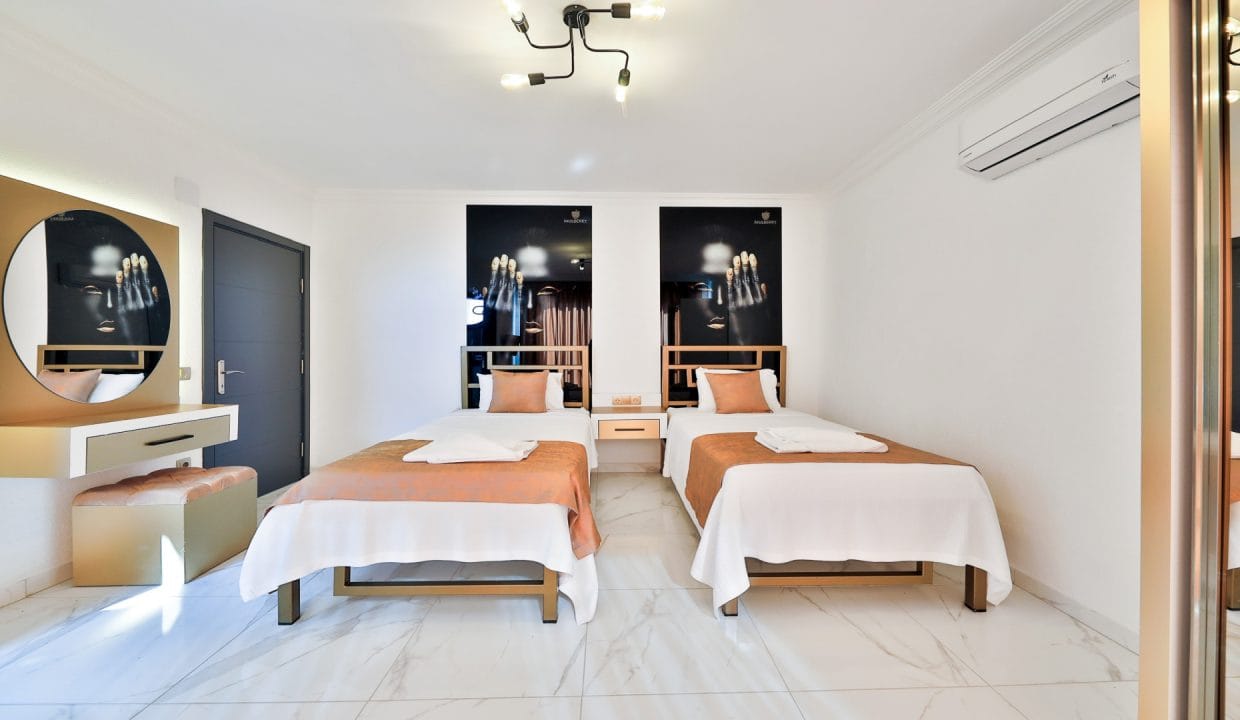 Villa Mulberry 5.15.