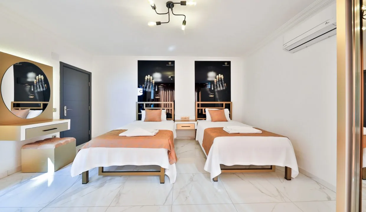 Villa Mulberry 5.15.
