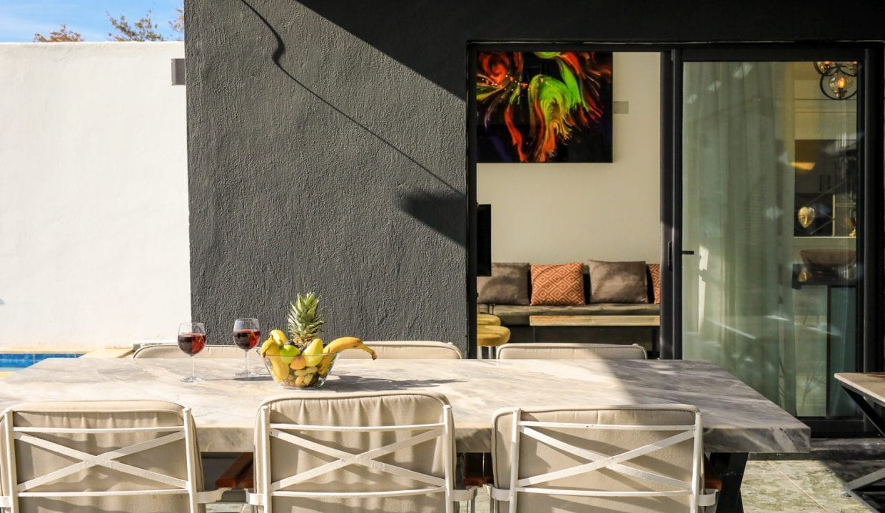 Villa Mulberry 5.8.