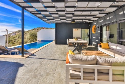 Villa Mulberry 8.8.