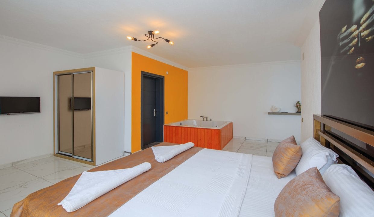 Villa Mulberry 9.7.