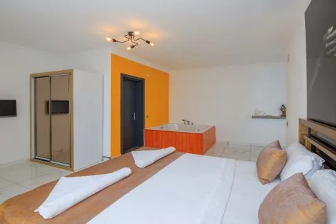 Villa Mulberry 9.7.